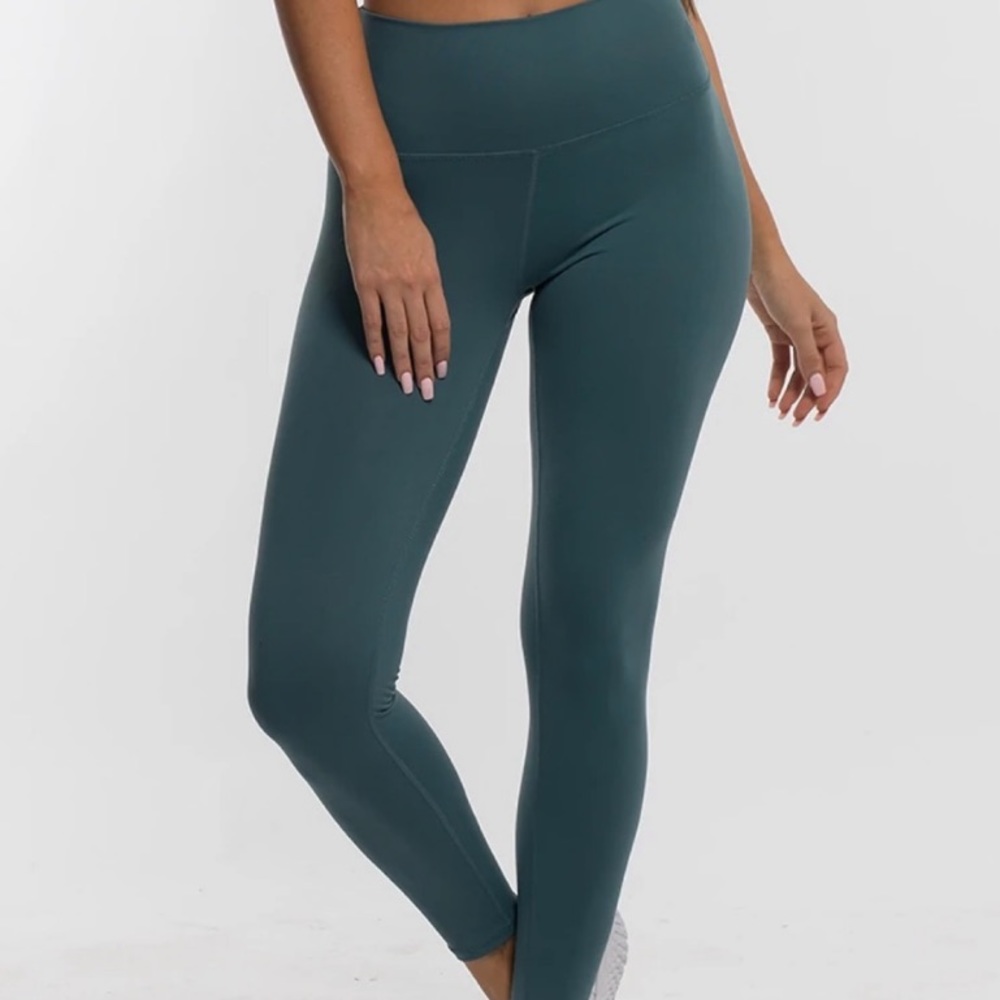 BRAND NEW ECHT scrunch leggings